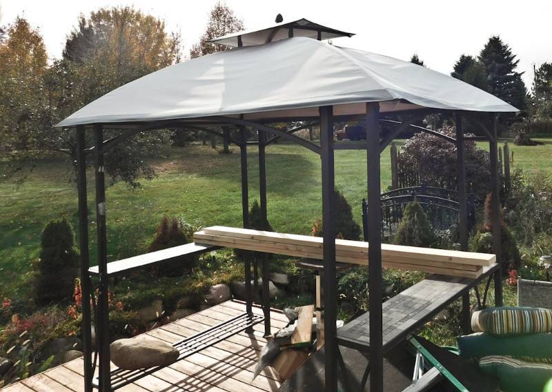 lot 220 image: Grill Gazebo in great condition
