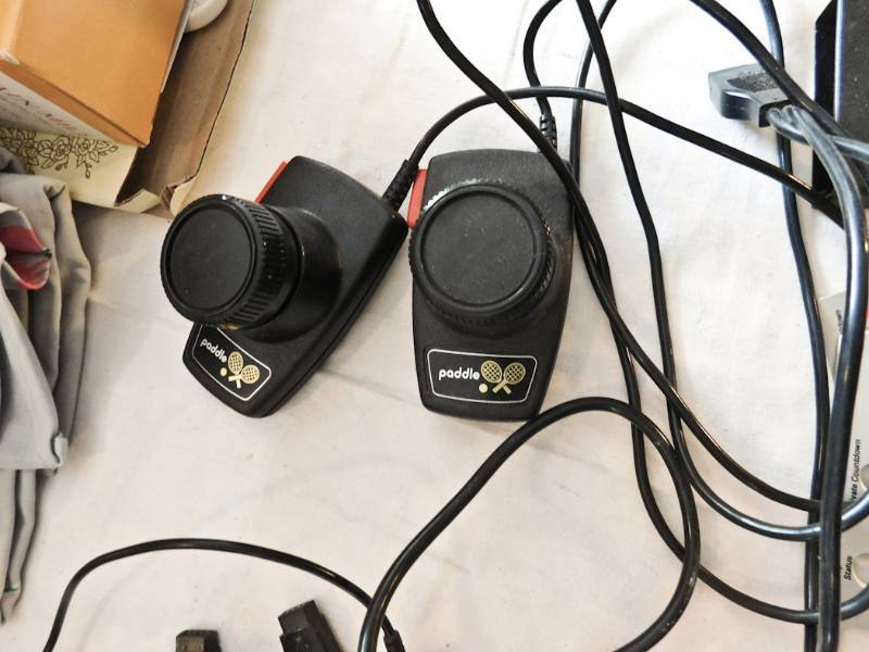 lot 44 image: this is a lot of atari items