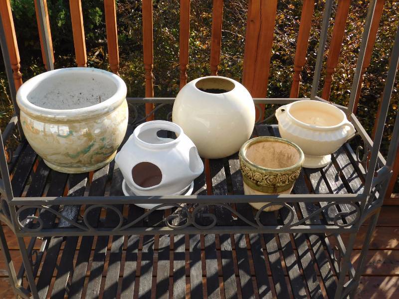lot 173 image: white ceramic planters