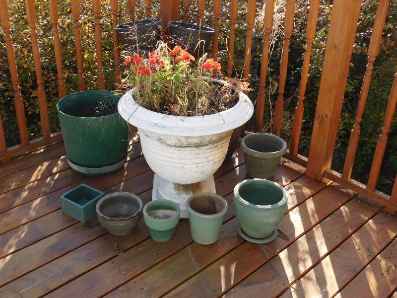lot 176 image: large very heavy planter and more