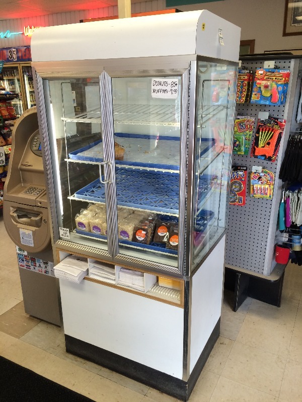 Lighted Pastry Display Case Measures 31" w x 24" d x 70" h Excluding Contents Gas Station