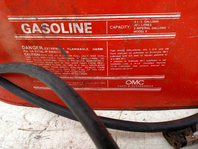 lot 125 image: OMC Marine Gas Tank, with Hose, 6 G...
