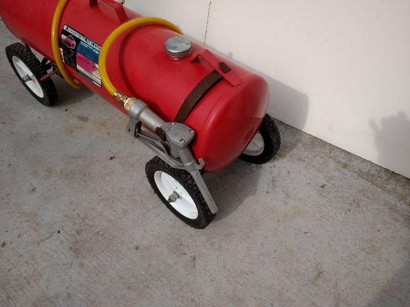 lot 128 image: Blitz 15 Gallon Professional Fuel S...