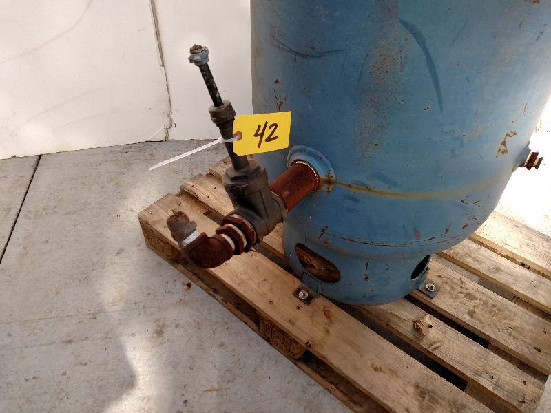 lot 42 image: Air Expansion Tank, 200 PSI, Approx...