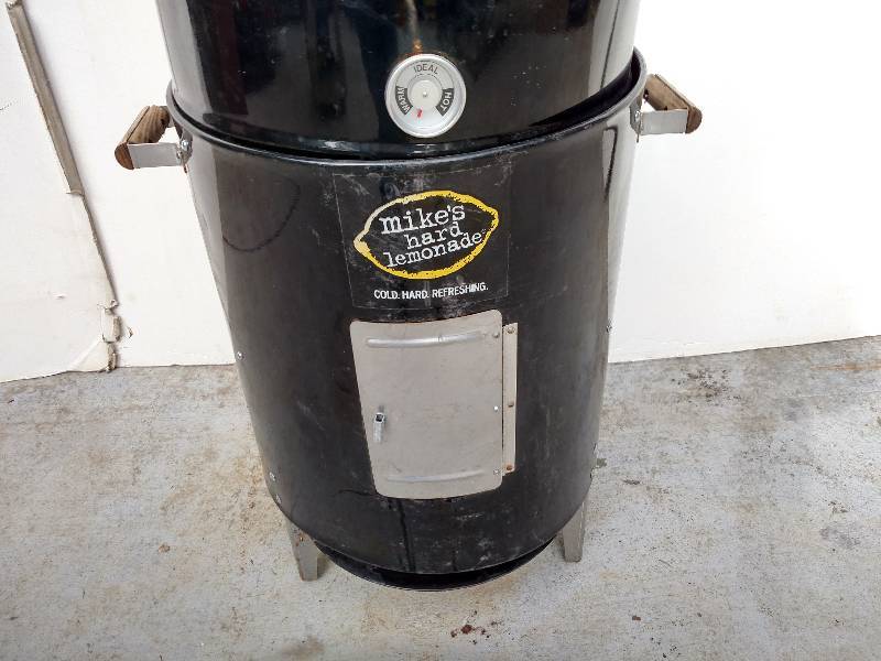 lot 48 image: Brinkman Smoker, New Scratch & Dent...