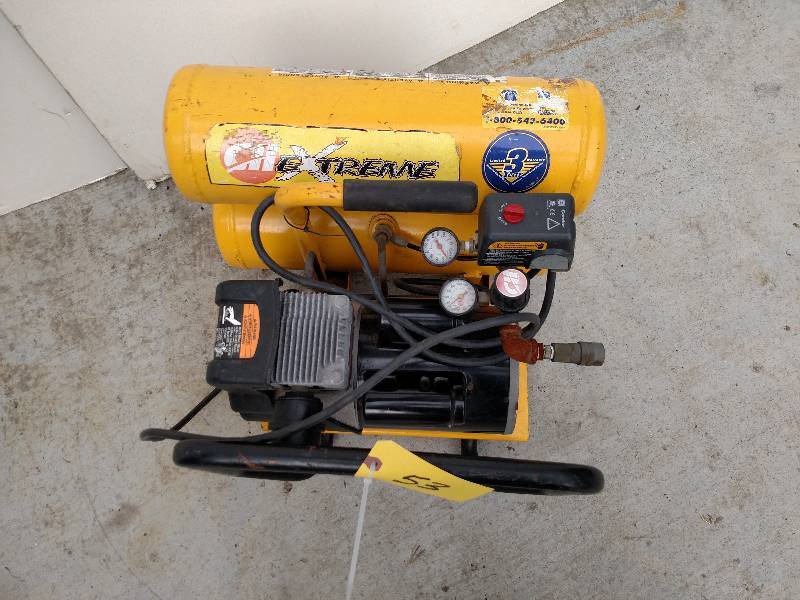 lot 53 image: Campbell Hausfeld Air Compressor, 4...