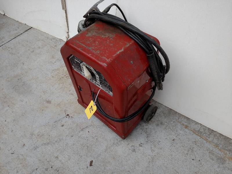 lot 21 image: Lincoln 225 Amp Arc Welder, 230v, 1...