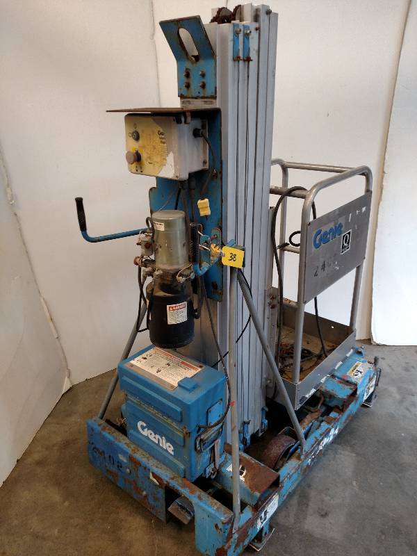lot 38 image: Genie IWP-24 24 Manlift, 350 lb. C...
