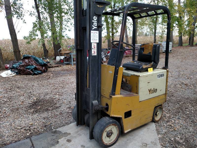 lot 3 image: Yale Model ERC040 Electric Forklift...
