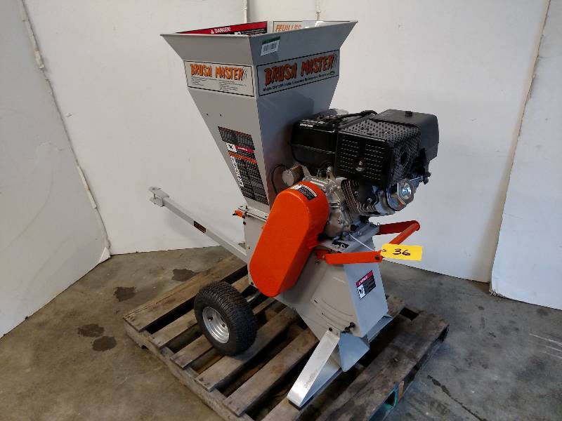 lot 36 image: Brushmaster Model CH9 ChipperShred...