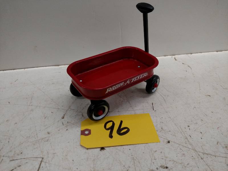 lot 96 image: 6 Radio Flyer Wagon...