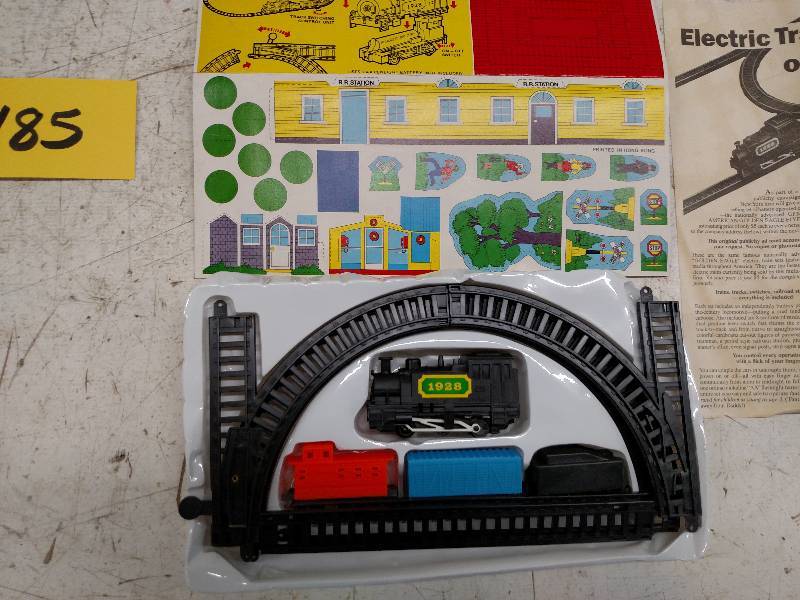 lot 185 image: Electric Train Set, 1960s...