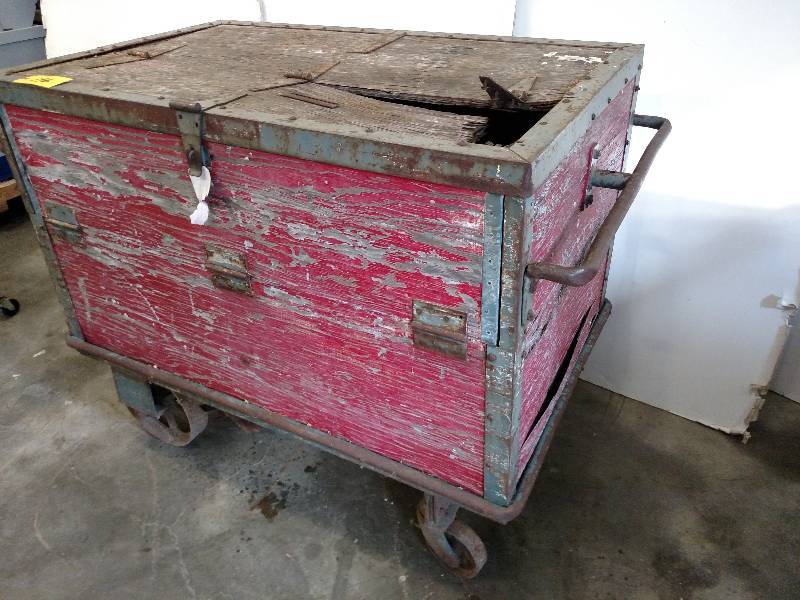 lot 196 image: Vintage Rolling Wood Gang Box, 50 x...