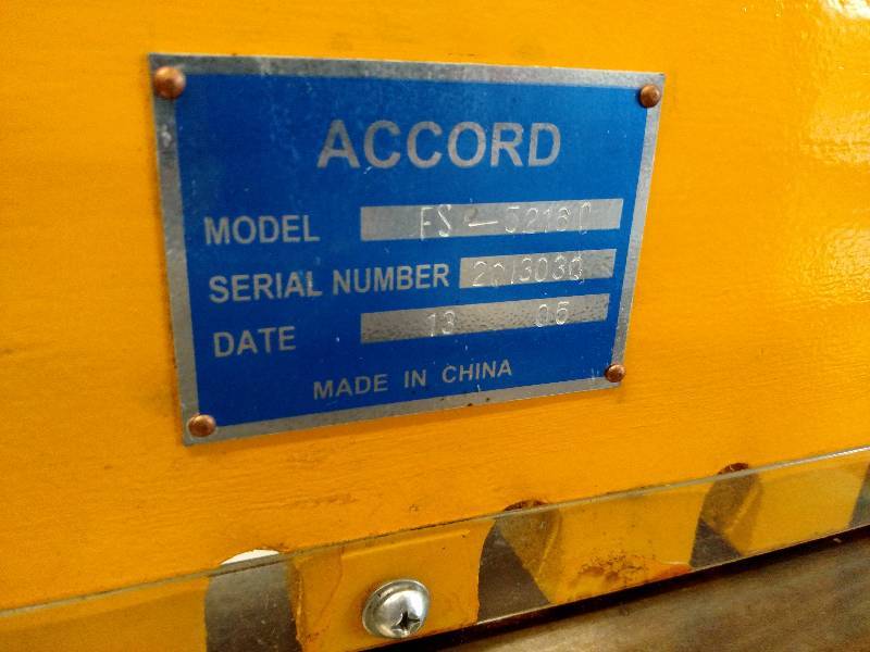 lot 32 image: Accord 52 x 16 Gauge Foot Shear, 3...