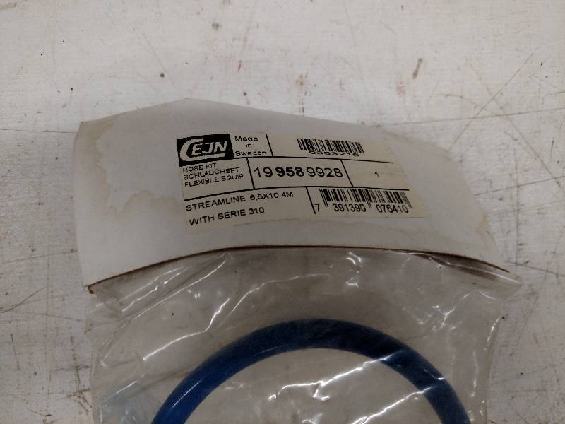 lot 251 image: 25 Air Hose, New...
