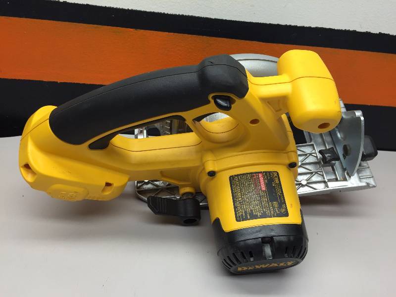 DEWALT 18 VOLT CORDLESS 6 12 CIRCULAR SAW