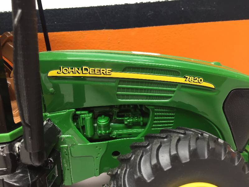 JOHN DEERE 7820 TOY TRACTOR
