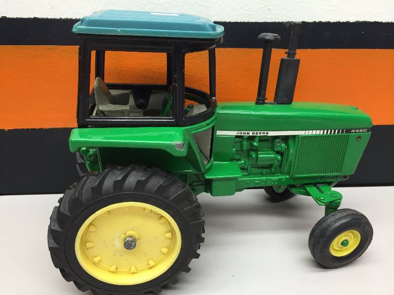 JOHN DEERE 4450 TOY TRACTOR
