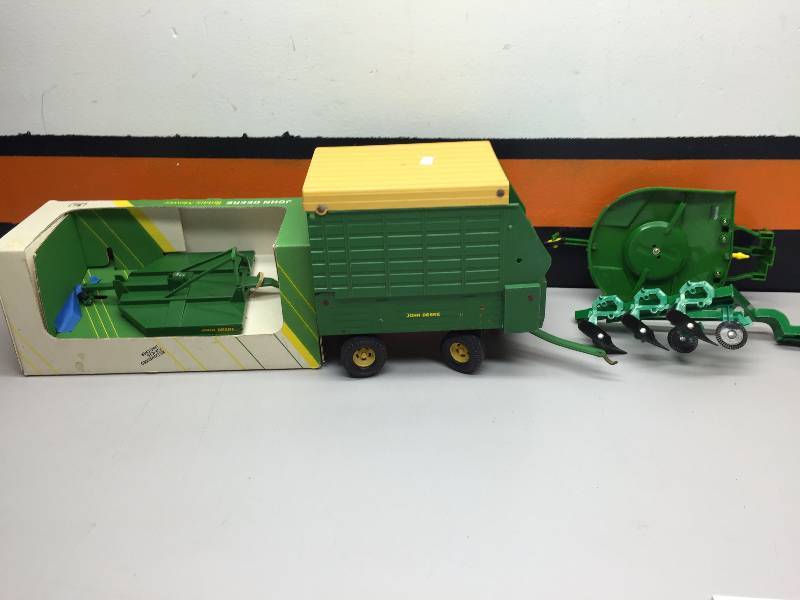 JOHN DEERE TOY TRACTOR PARTS OCTOBER HOUSEHOLD TOOLS TOYS CONSIGNMENT