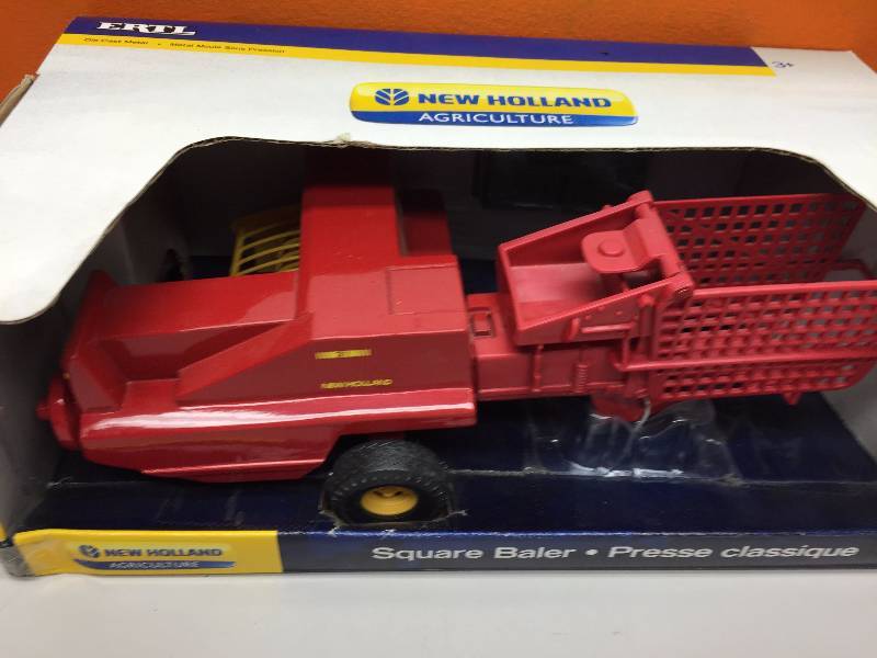 ERTL NEW HOLLAND SQUARE BALER