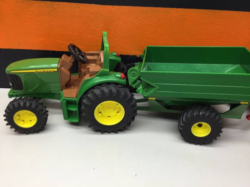 JOHN DEERE TOY TRACTOR AND PARTS