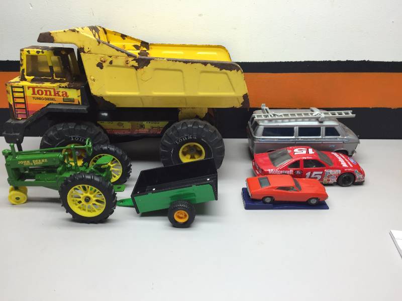 TONKA TRUCK, JOHN DEERE TRACTOR AND ASSORTED CARS