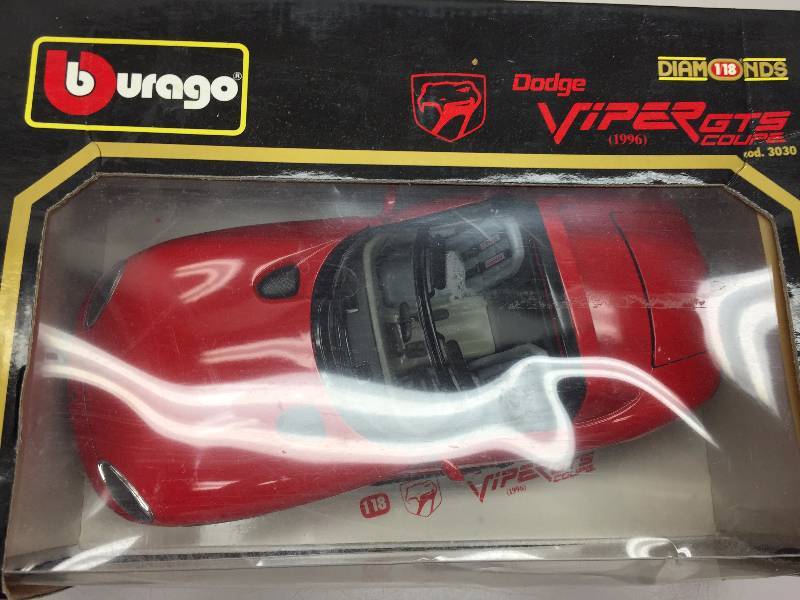 BURAGO 1996 DODGE VIPER 118 SCALE MODEL
