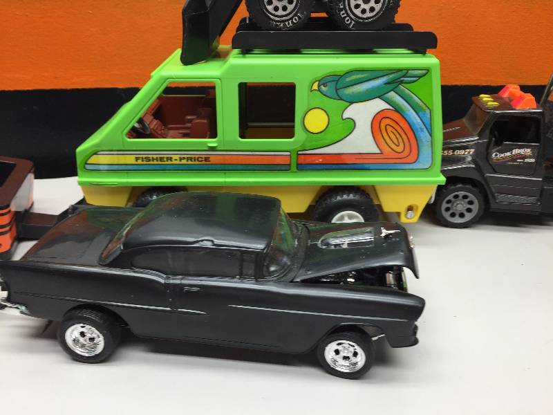 HOT WHEELS MOTORCYCLE LAUNCHER AND ASSORTED CARS