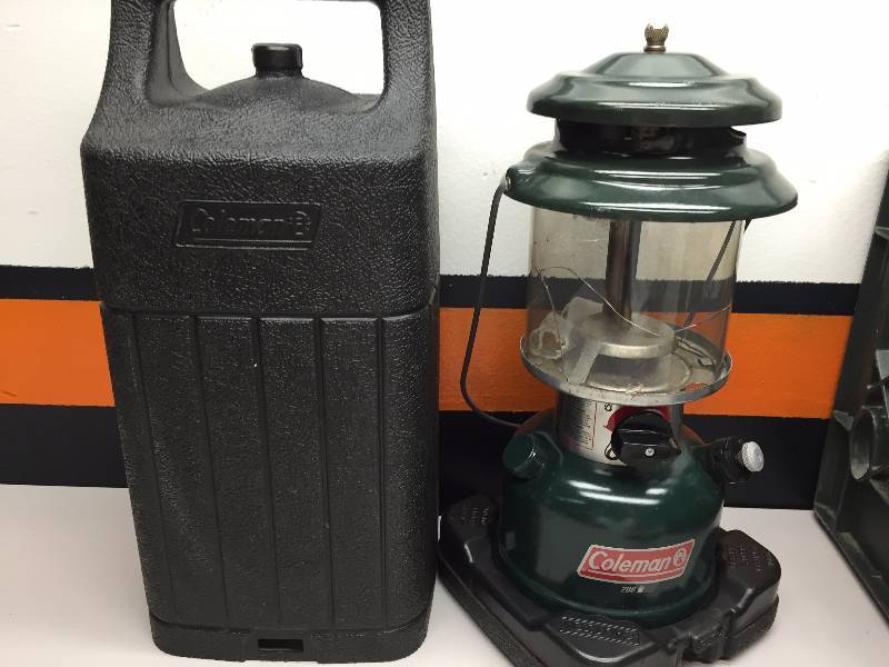 COLEMAN KEROSENE LAMP AND CAMPFIRE IRON CAST COOKER