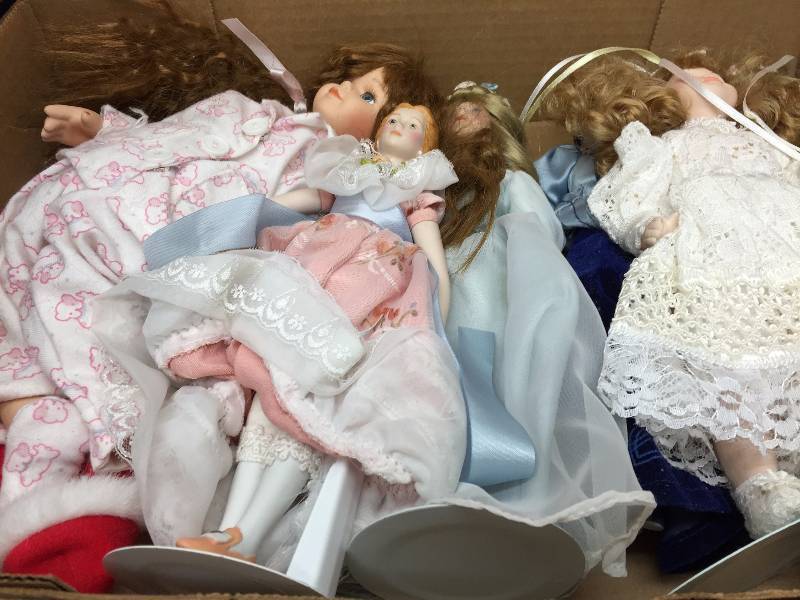 VINTAGE PLASTIC BANKS, PORCELAIN DOLLS, COOLER AND HAND BAG