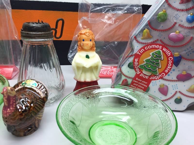 VINTAGE GLASSWARE AND HOUSEHOLD ITEMS