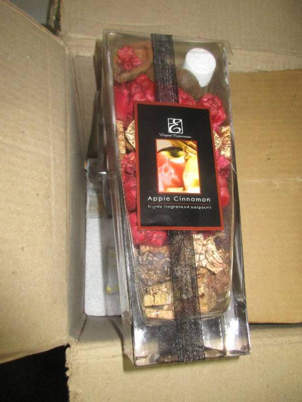 apple cinnamon potpourri in glass vase