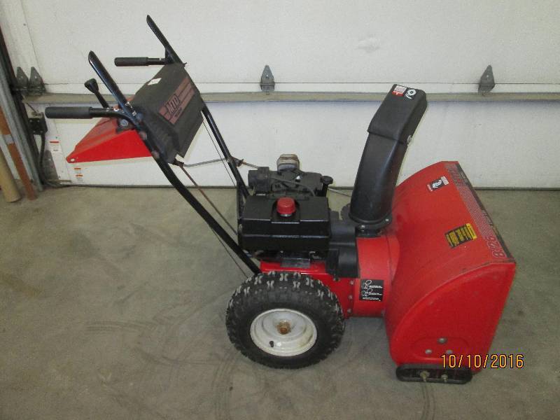 lot 5 image: MTD 8HP Snowblower With Electric St...