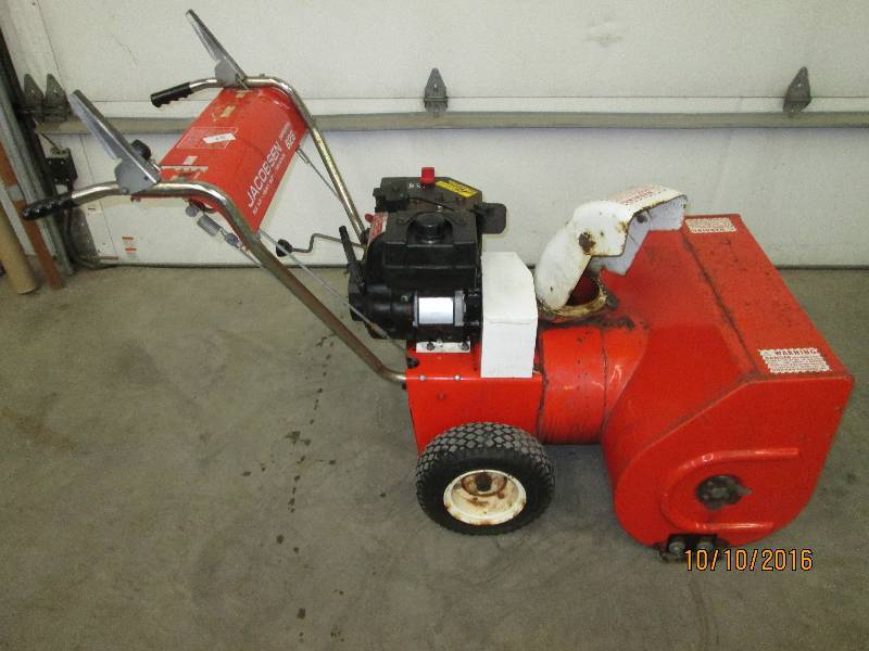 lot 15 image: Jacobsen 6HP Snowblower, Runs & Ope...