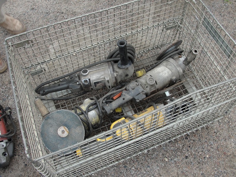 4 grinders with steel basket