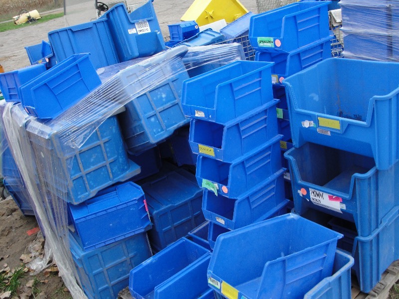 Pallet Of Stackable Blue Tubs