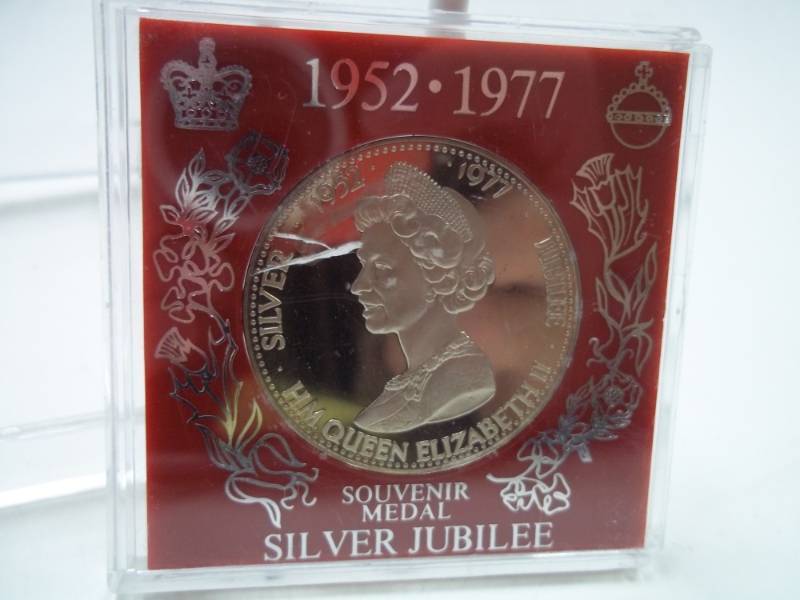 H.M. Queen Elizabeth II Souvenir Medal