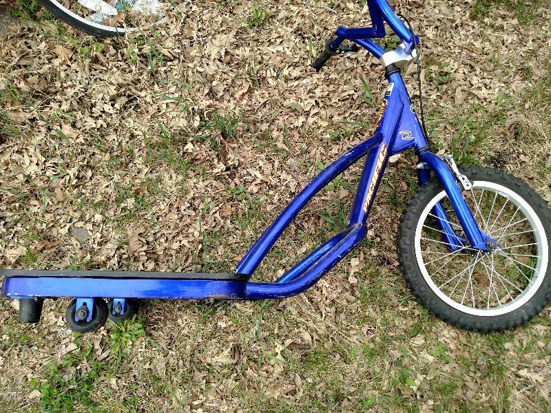 lot 13 image: Cool trike-works great