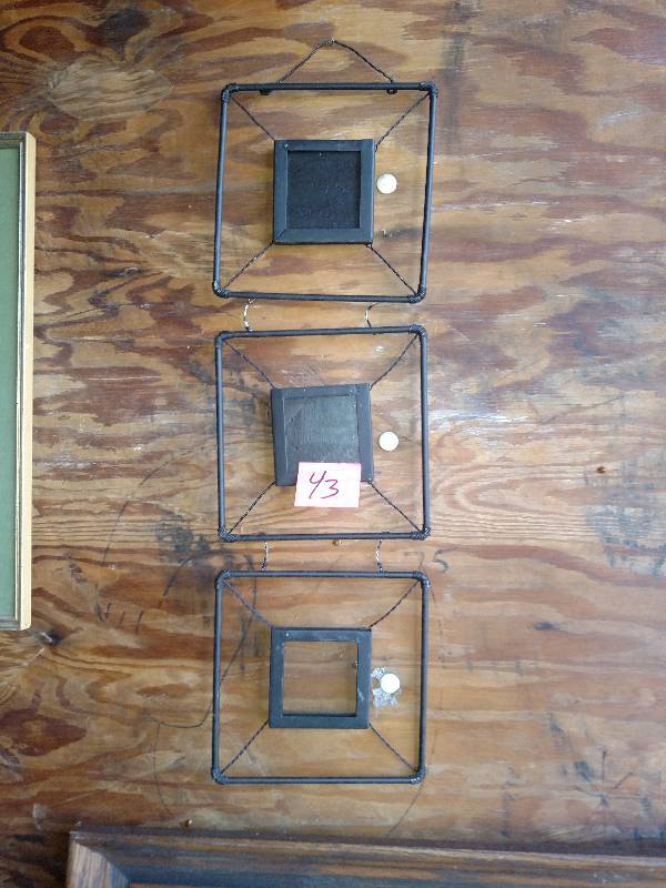 Hanging picture frame