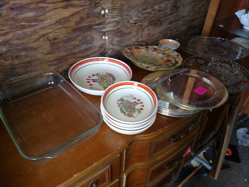 Lot of platespyrexglassware