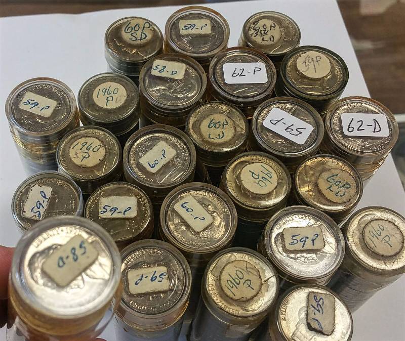 LARGE LOT OF 960 JEFFERSON NICKELS (MOST APPEAR TO BE AUUNC) 24 ROLLS OF VARIOUS DATES AS PICTURED