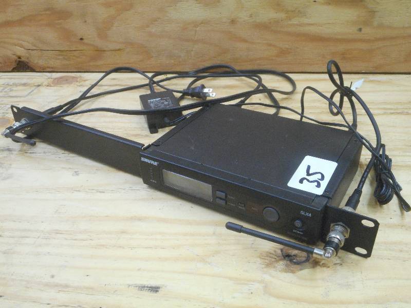 lot 35 image: Shure SLX4 Reciever, In Working Con...