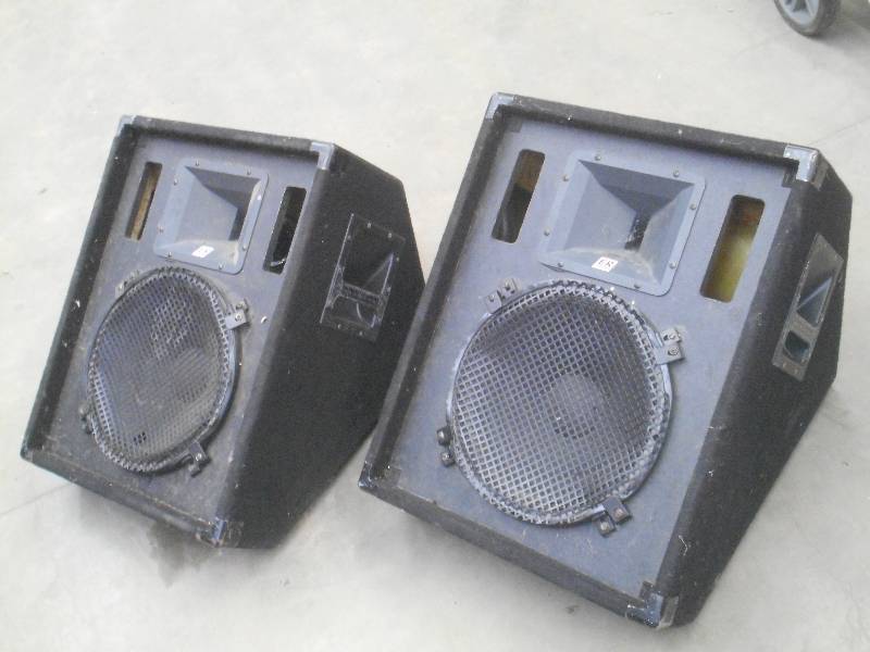 lot 8 image: (2) 300Watt Commercial Loudspeakers...
