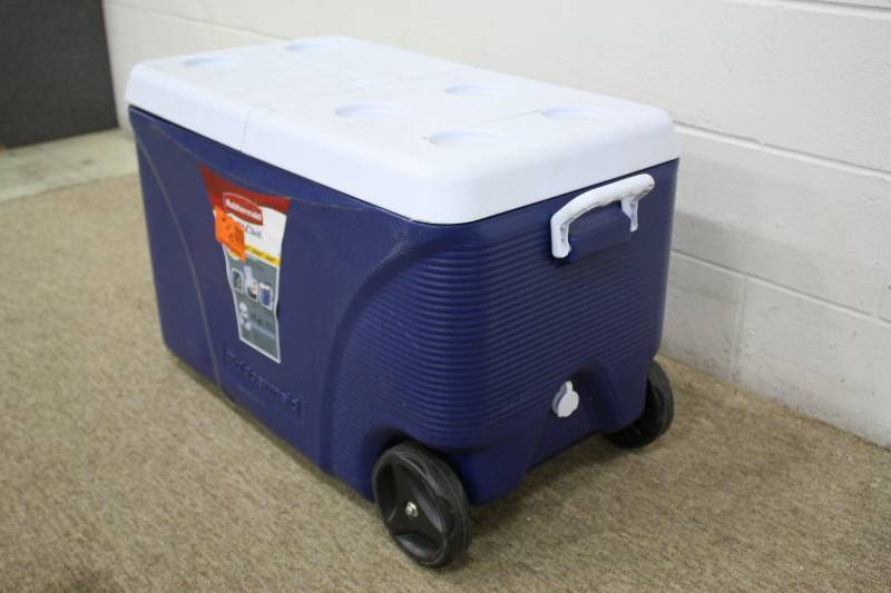 lot 103 image: 75 Quart Rubbermaid Cooler