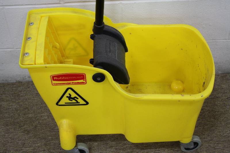 lot 191 image: 6 Gallon Mop Bucket with Wheels