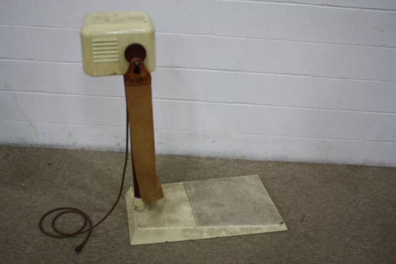 lot 32 image: Vintage Belt MassagerExercise Machine