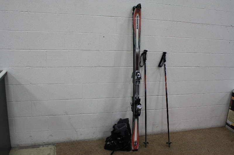 lot 20 image: Set of Snow Skis, boots and poles