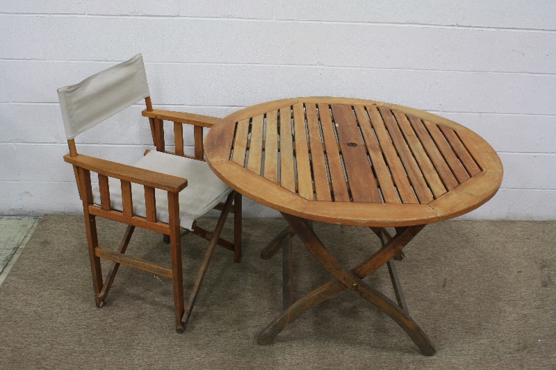 lot 40 image: Outdoor Wood Table and Chair