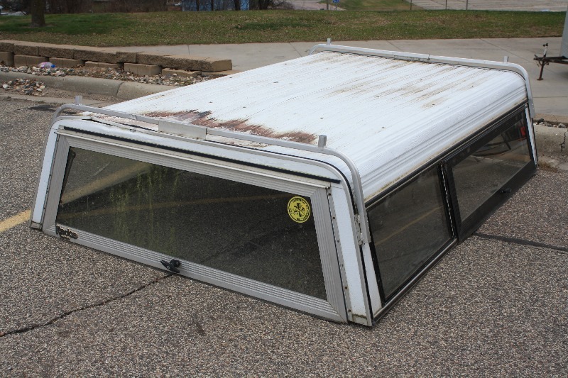 lot 49 image: 8ft Truck Topper