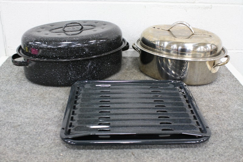 lot 64 image: Cookware